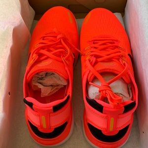 New in Box NIB Women’s Nike Free Run 2018 Running Shoes Sneakers! Crimson/Black!